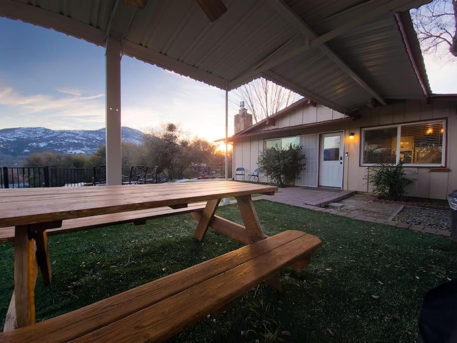Rustic Yosemite Cottage-king Suite-mountain Views Oakhurst