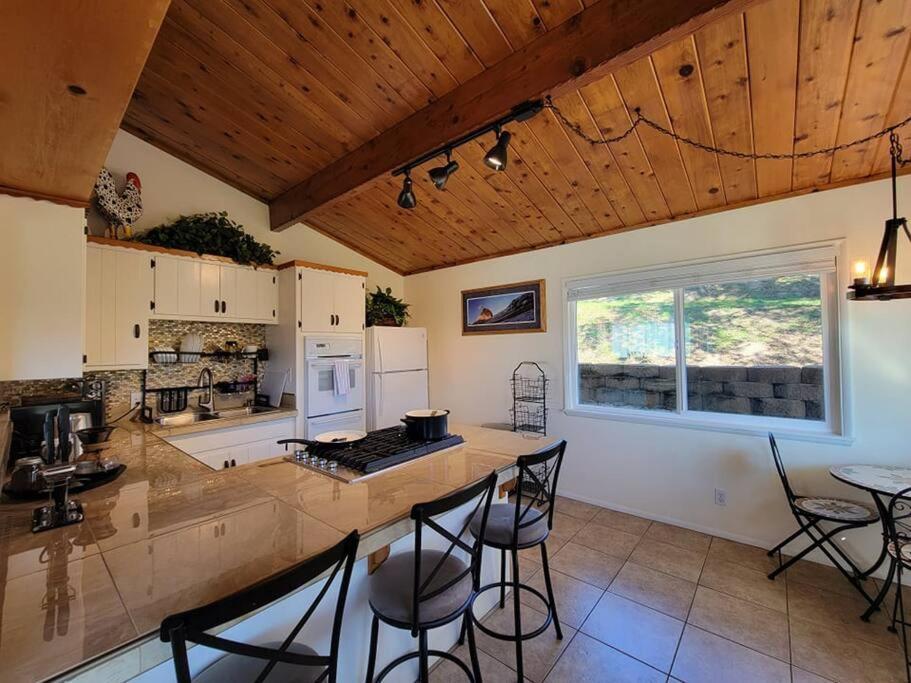 Rustic Yosemite Cottage-king Suite-mountain Views Holiday home Oakhurst
