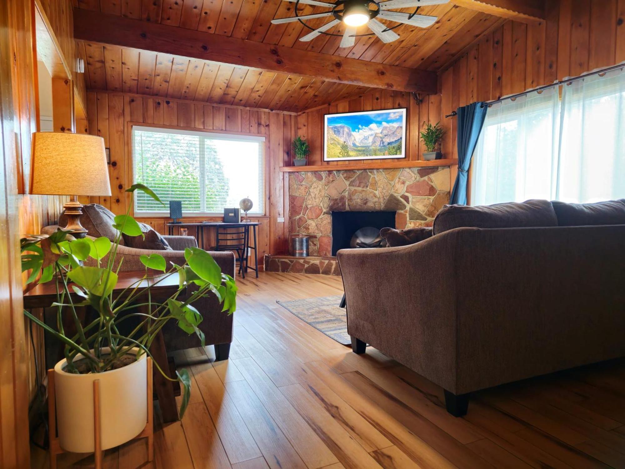 Rustic Yosemite Cottage-king Suite-mountain Views Holiday home *